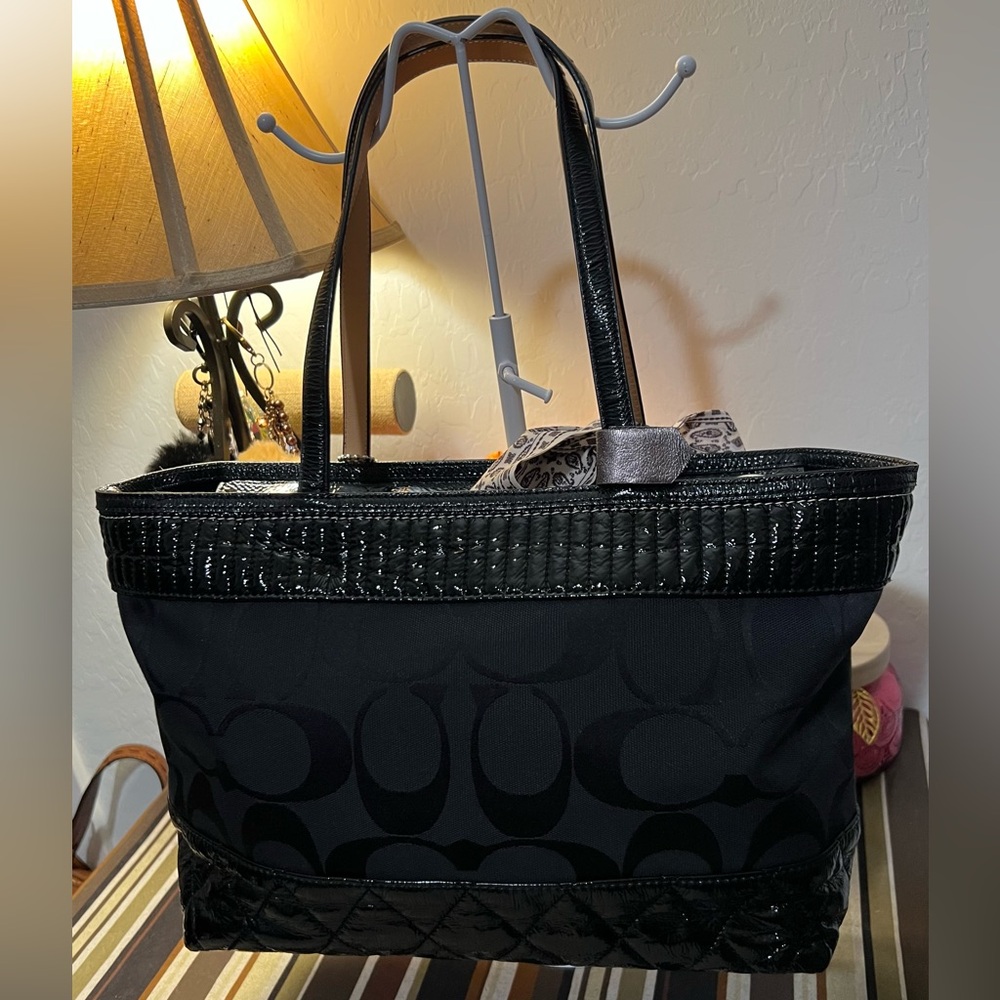 Coach 2011 POPPY Liquid Gloss Patent Leather Signature C Cloth Purse Tote - Picture 13 of 15